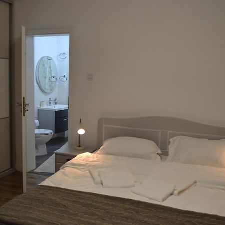 Victoria Plaza Two Bdr Apt Apartment Bucureşti Ngoại thất bức ảnh