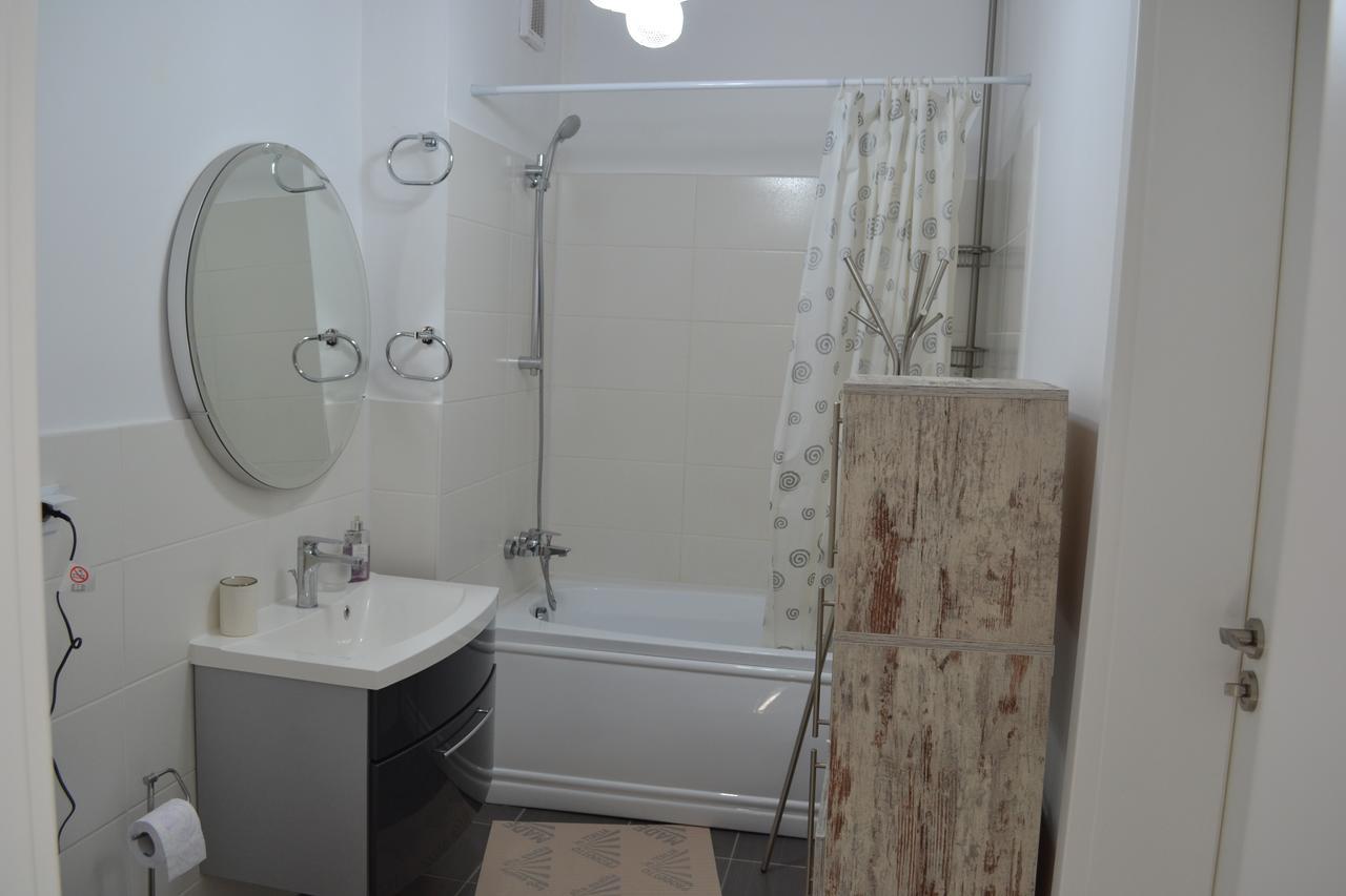 Victoria Plaza Two Bdr Apt Apartment Bucureşti Ngoại thất bức ảnh