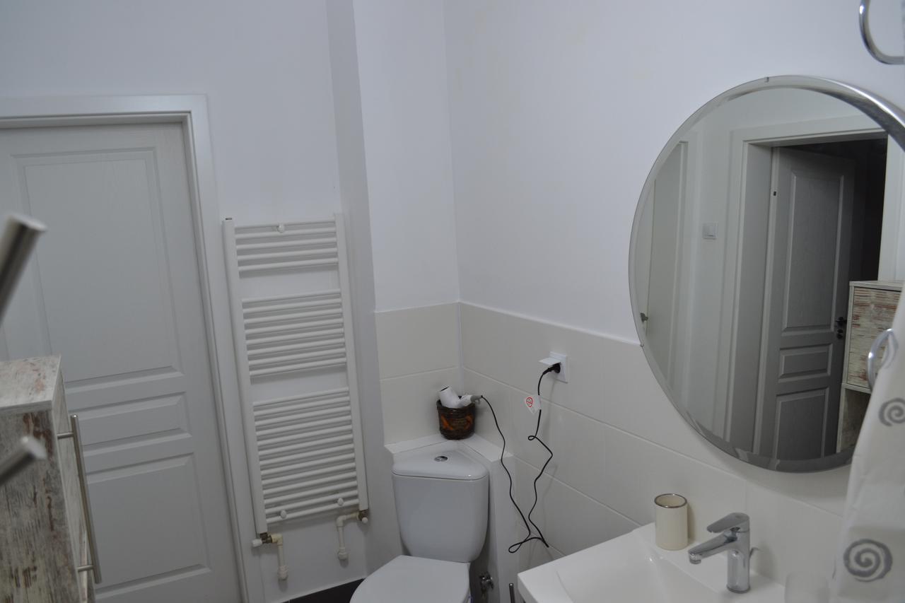 Victoria Plaza Two Bdr Apt Apartment Bucureşti Ngoại thất bức ảnh